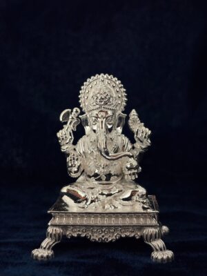 चौरंगावरचा गणपती (Chaurangavarcha Ganpati)